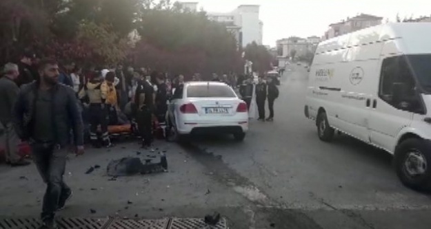 Sultanbeyli'de öğrenci servisi ile otomobil çarpıştı: 3 öğrenci yaralandı