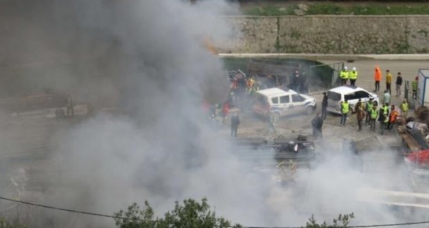 Ümraniye'de işçilerin kaldığı konteynerler alev alev yandı