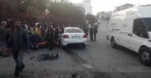 Sultanbeyli'de öğrenci servisi ile otomobil çarpıştı: 3 öğrenci yaralandı