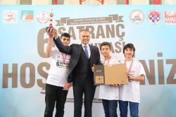 6'ncı Çekmeköy Satranç Turnuvası'nda Dereceye Giren Öğrenciler Ödüllerine Kavuştu 