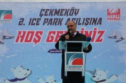 Çekmeköy Belediye Binası Bahçesinde Buz Pisti Açıldı