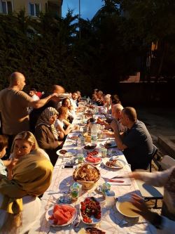 Çekmeköy'de örnek teşkil edecek iftar 'Abdullah Gelgeç'ten' geldi