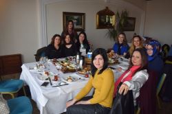 Çekmeköy Gönüllü Annelerinden 8 Mart Kutlaması