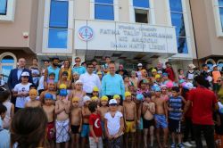 Çekmeköy'de 2000 Çocuk Yüzme Sertifikası Aldı