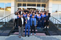 Taşdelen Uğur Okulları, tüm Şampiyonluk kupalarını aldı