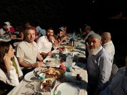 Çekmeköy'de örnek teşkil edecek iftar 'Abdullah Gelgeç'ten' geldi