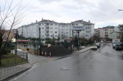 Çekmeköy Ulus Pazarına belediyeden 50 Kamyon mıcır çözümü