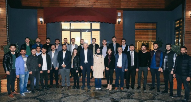 Ahmet Poyraz; Üniversiteli gençleri ağırladı