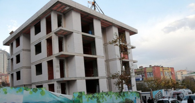 Kadıköy'de 5'inci kattan düşen işçi hayatını kaybetti