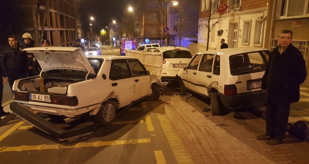 Üsküdar'da bir sürücü 8 araca çarptı