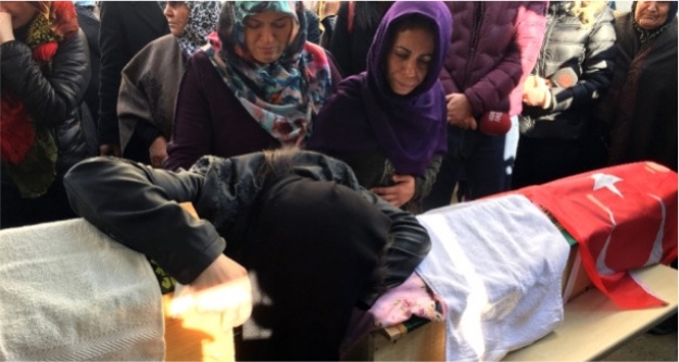 Cinnet Getiren Babanın Katlettiği İki Küçük Kız İçin Cenaze Töreni Düzenleniyor