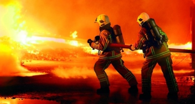 Ümraniye’de strafor fabrikasında yangın