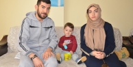 Türkmen aile Türk kimlikleri olmadığı için engelli bebeklerini tedavi ettiremiyor