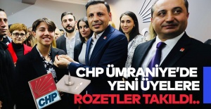 CHP Ümraniye’de Yeni Üyelere Rozetler Takıldı..