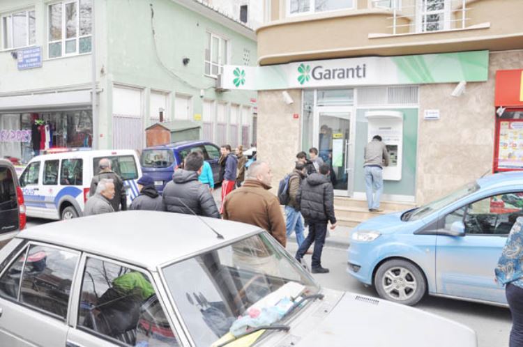 Beykoz'da Banka Güvenlik Görevlisi Kendini Vurdu