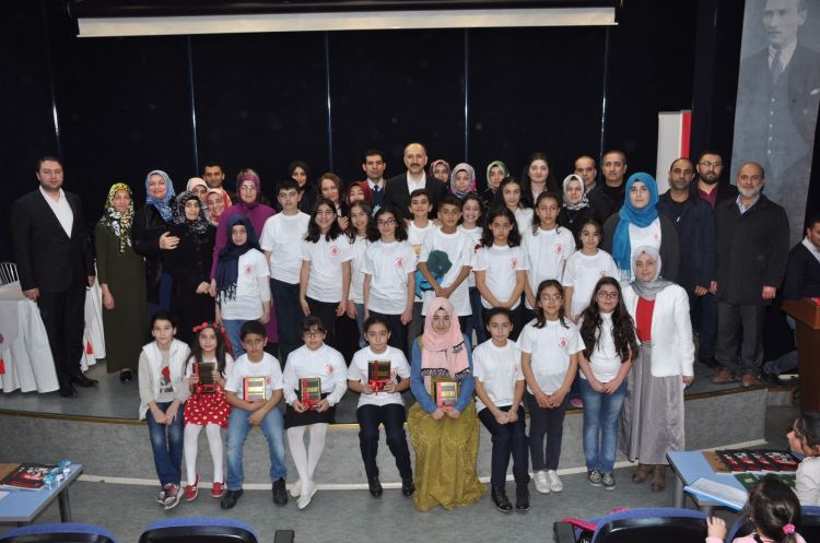 Çocuklar İstiklal Marşı'nı En Güzel Şekilde Okumak İçin Yarıştı