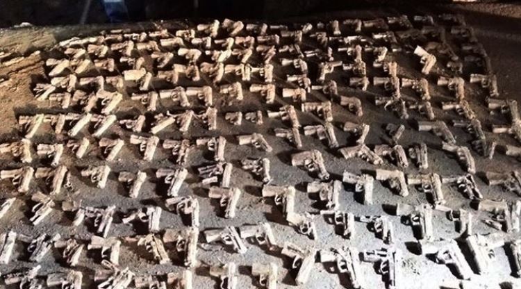 Üsküdar'da Toprağa Gömülü 247 Silah Bulundu